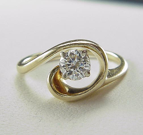 CLASSIC ESTATE .53 CARAT VS2 G ROUND BRILLIANT DIAMOND 14K FREEFORM 