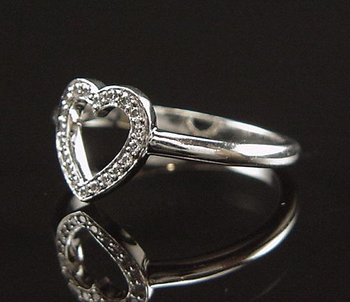 MAGICAL ESTATE TIFFANY & CO PLATINUM DIAMOND FEMININE OPEN HEART RING 