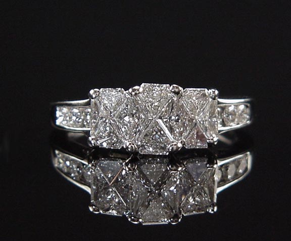 MAGICAL ESTATE INVISIBLE SET 2CT TRILLION DIAMOND THREE STONE RING 14K 