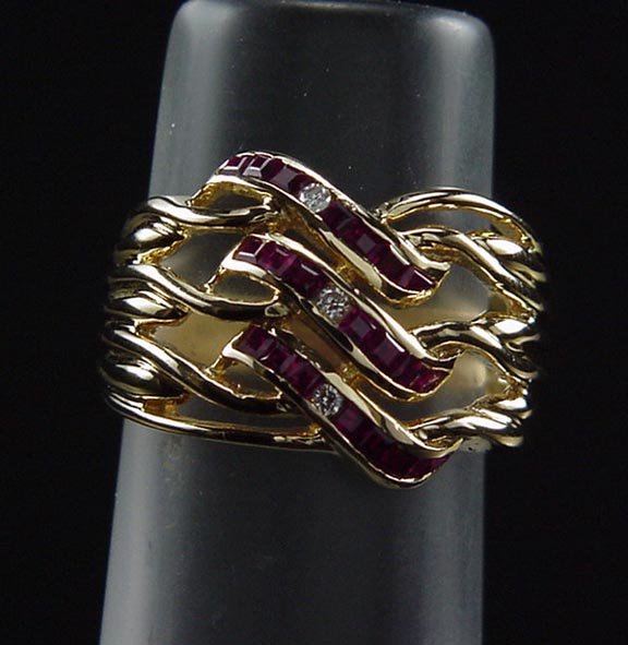 DRAMATIC ESTATE 18K LEVIAN RUBY DIAMOND WIDE BAND RING  