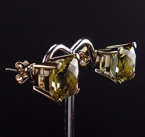   LAURA RAMSEY 8CT OURO VERDE STUD EARRINGS SOOOOO FABULOUS  